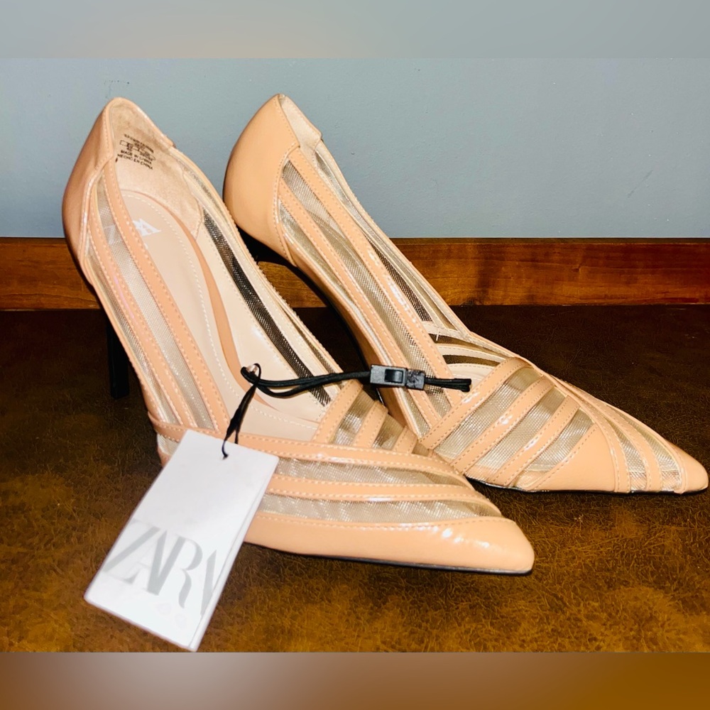 NWT ZARA Tan Mesh and Leather Striped Pumps with Black Heel and Sole Size 9